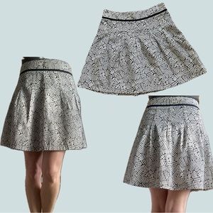 LOFT Petites Black and white patterned skirt (size 4P)